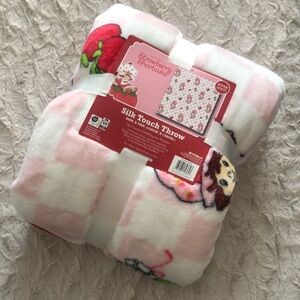 Strawberry Shortcake Throw Blanket